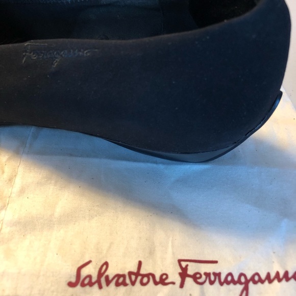Gorgeous Ferragamo Black Pointy Toed Flats - Picture 4 of 6